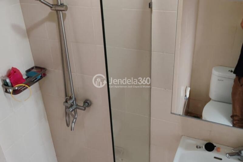 Bathroom 2BR Sunter Icon Apartment at High Floor