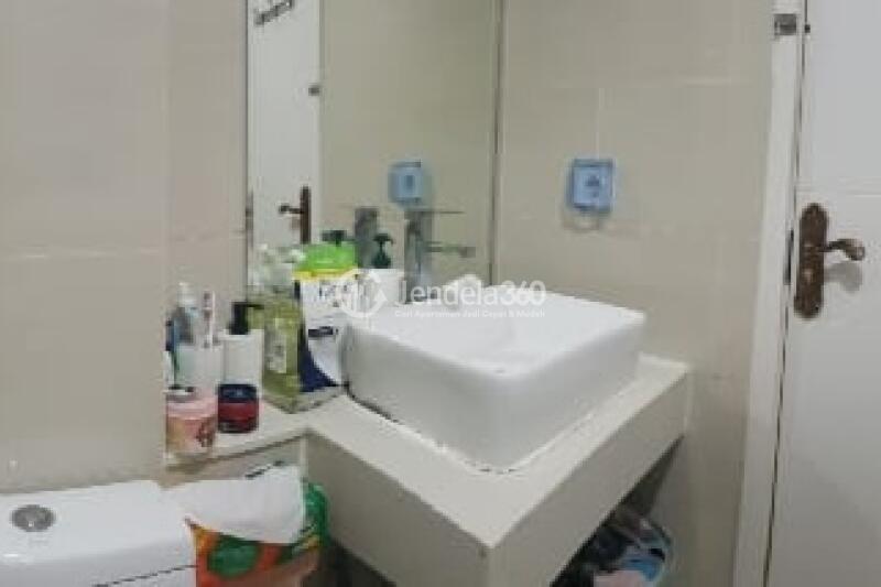 Bathroom Lovely 3BR Apartment at Daan Mogot City Apartment High Floor