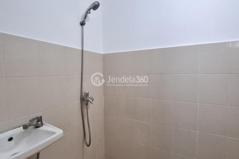 Bathroom 2BR Apartment with  View at Green Palm Residence