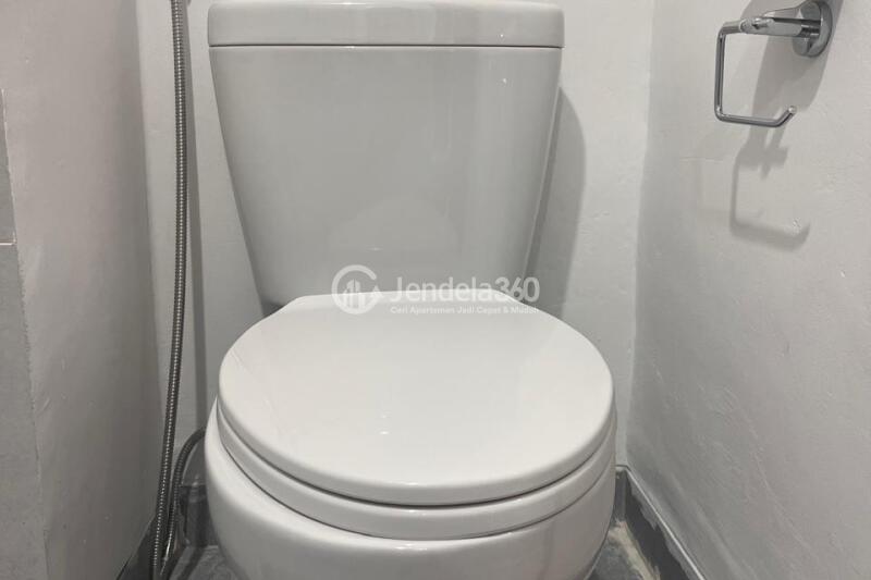 Bathroom Stylish Studio Apartment High Floor with  View at LRT City Sentul Apartment