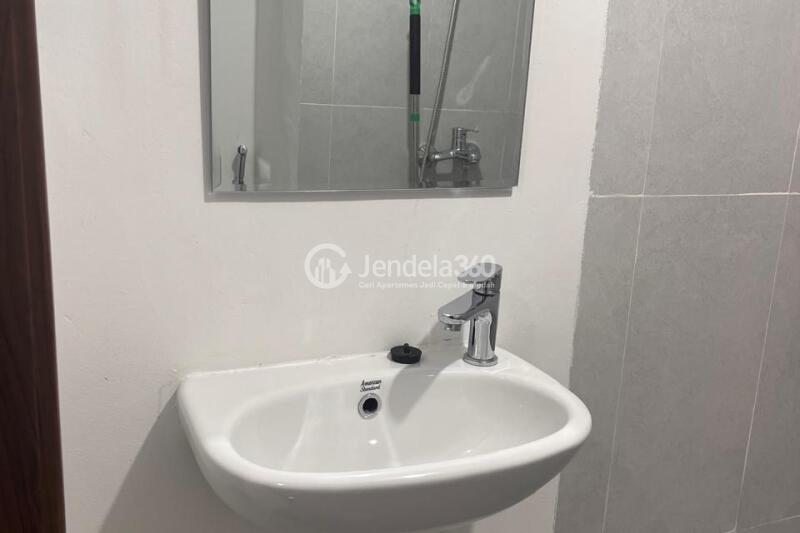 Bathroom Stylish Studio Apartment High Floor with  View at LRT City Sentul Apartment