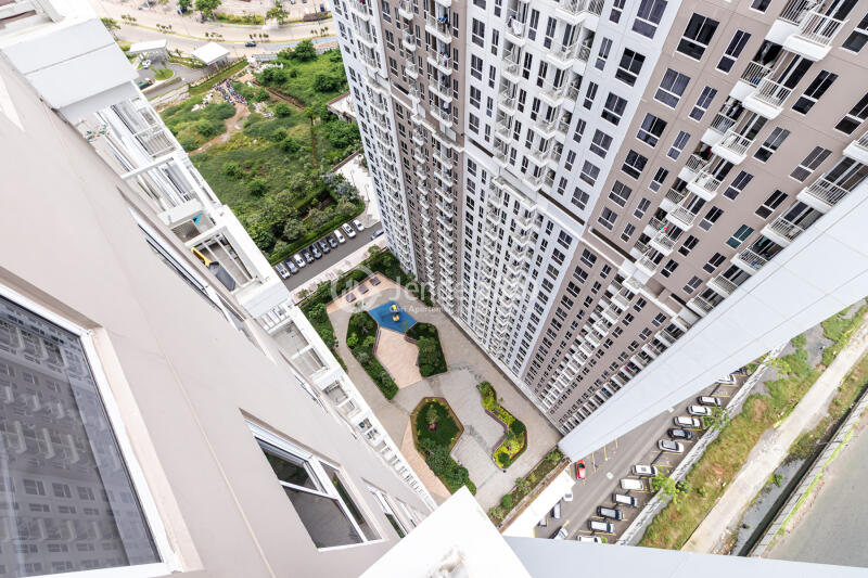 Balcony Studio Tokyo Riverside Apartment at High Floor