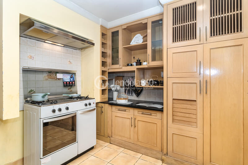 Kitchen 3BR Apartment with City view View at BonaVista Apartment