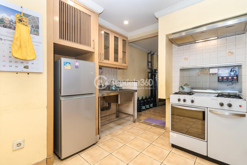 Kitchen 3BR Apartment with City view View at BonaVista Apartment