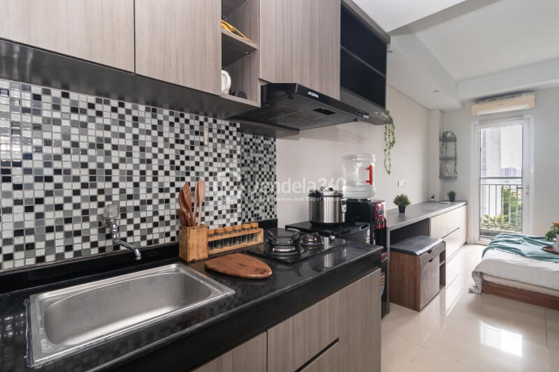 Kitchen Studio Apartment with City View at Metro Park Residence