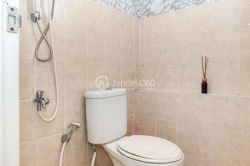 Bathroom 2BR Green Bay Pluit Apartment at Middle Floor