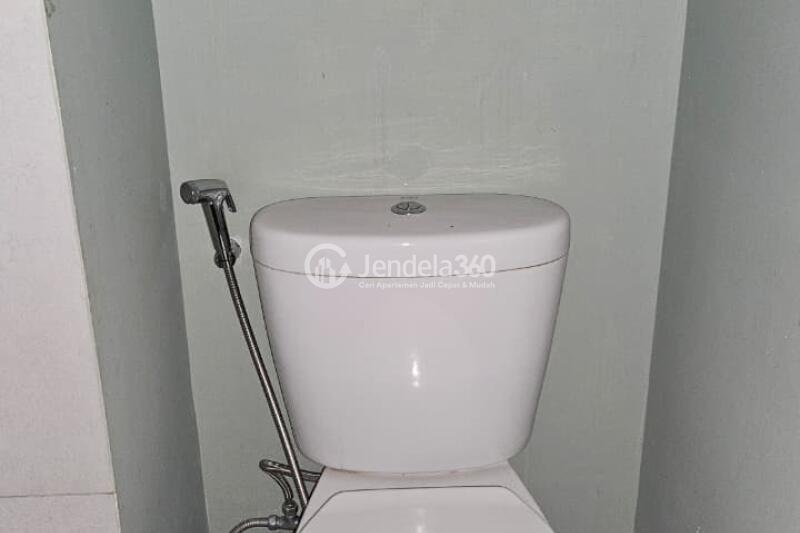 Bathroom Stylish Studio Apartment High Floor with Salak Mountain View at LRT City Sentul Apartment