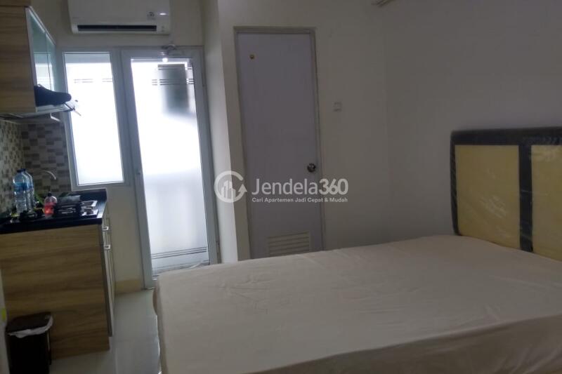 Bedroom Studio Green Pramuka City Apartment at High Floor