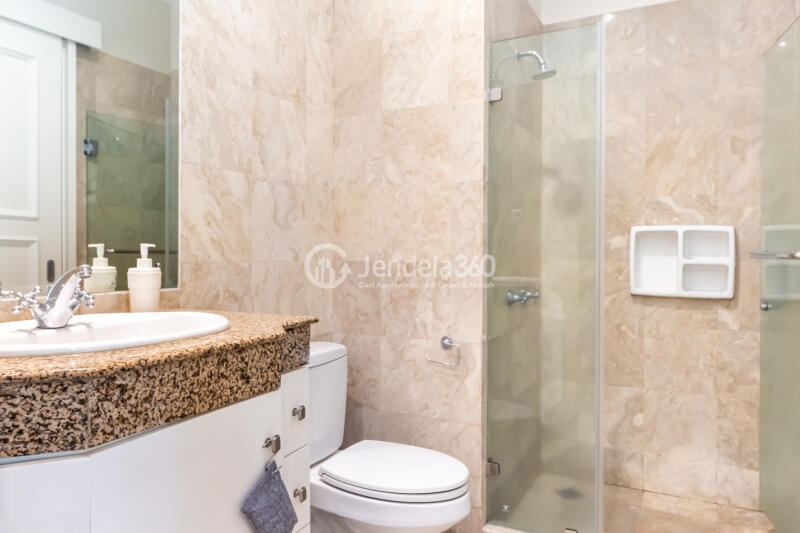 Bathroom 2 Excellent 2BR Apartment at Belleza Apartment Tower Albergo