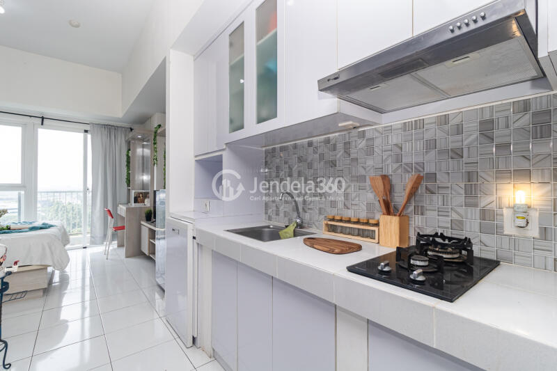 Kitchen Studio Apartment with City View at Casa De Parco Apartment