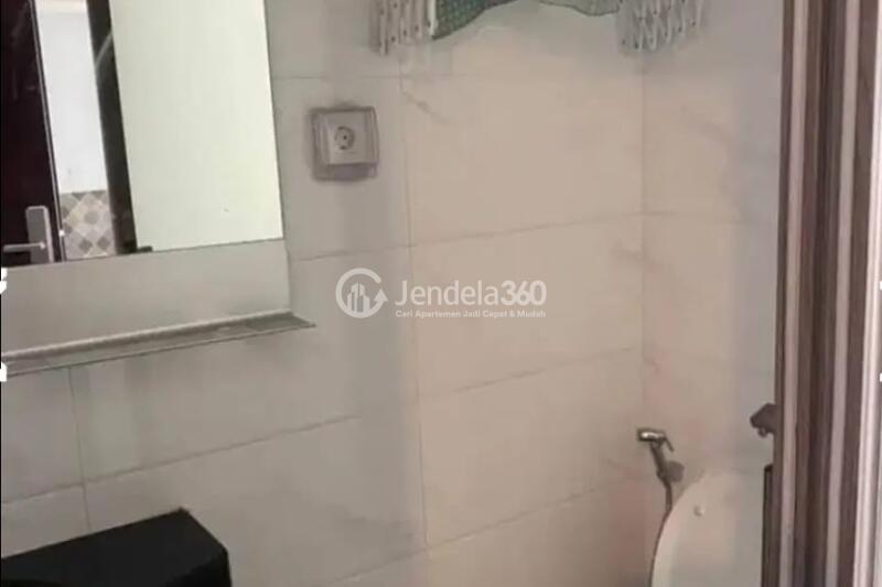 Bathroom Excellent Studio Apartment at Sky House Alam Sutera Tower Acasia