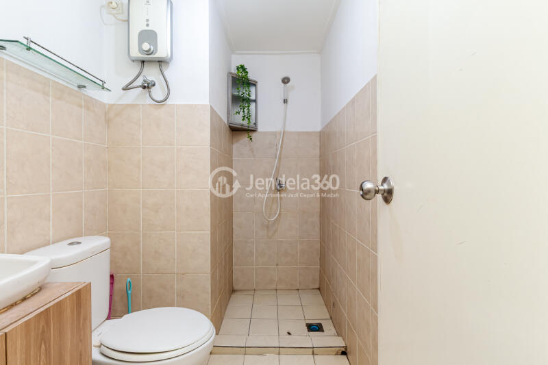 Bathroom Low Floor 2BR Apartment with  View at Green Bay Pluit Apartment