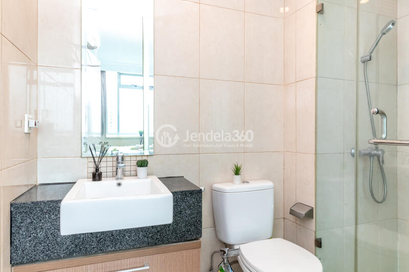 Bathroom Well Furnished 2BR Apartment at Kuningan Place Apartment Middle Floor