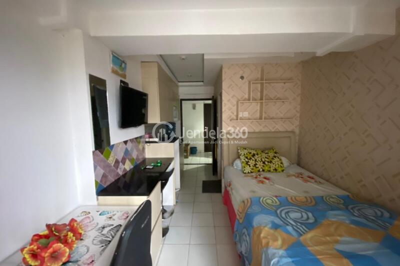 Bedroom Middle Floor Studio Apartment with Plaza Jarrdin View at The Jarrdin Cihampelas Apartment