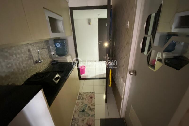Kitchen Middle Floor Studio Apartment with Plaza Jarrdin View at The Jarrdin Cihampelas Apartment