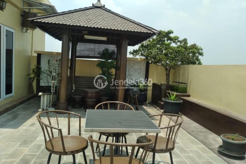 Balcony Modern 3BR Apartment Low Floor with - View at Sunter Park View Apartment