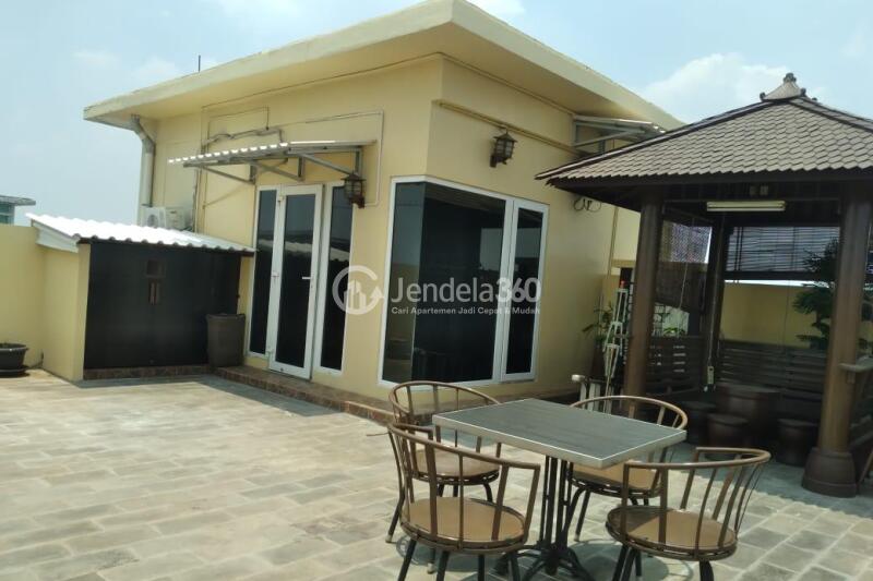 Balcony Modern 3BR Apartment Low Floor with - View at Sunter Park View Apartment