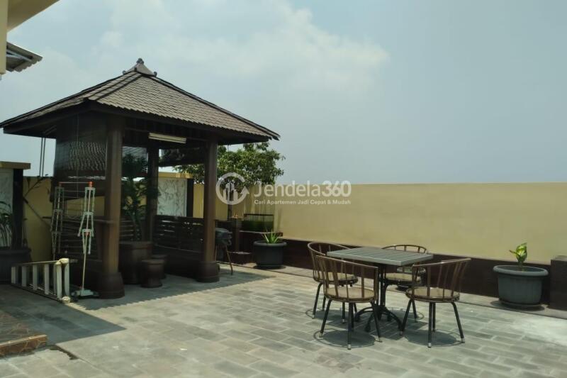Balcony Modern 3BR Apartment Low Floor with - View at Sunter Park View Apartment