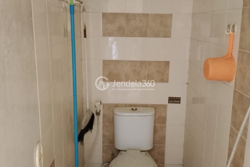 Bathroom 2BR Apartment with Street View at The Edge Superblock Apartment