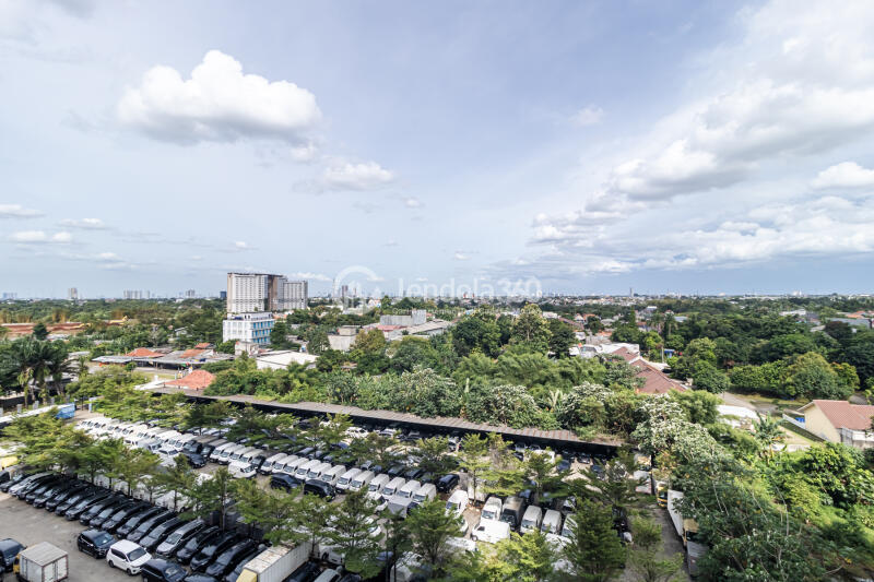 Balcony Tidy Studio Apartment at Serpong Green View Apartment Tower B