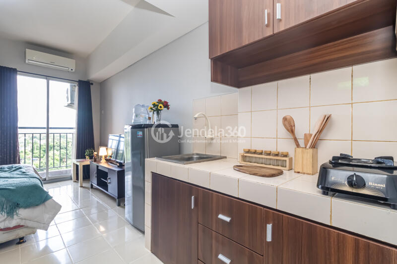 Kitchen Tidy Studio Apartment at Serpong Green View Apartment Tower B