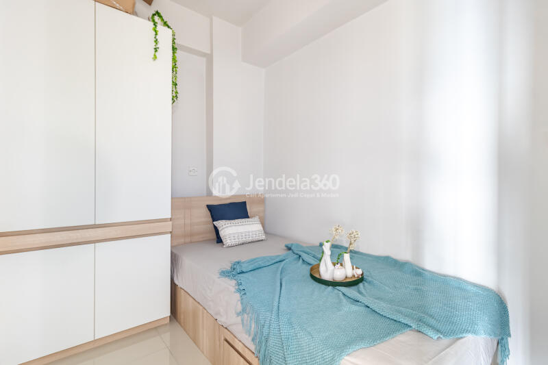 Bedroom 2 Middle Floor 2BR Apartment with City View at Bintaro Park View