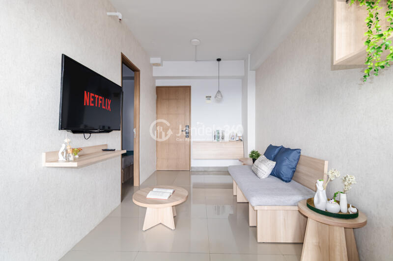 Living Room Middle Floor 2BR Apartment with City View at Bintaro Park View