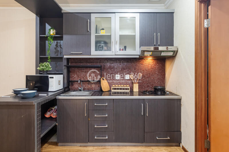 Kitchen 1BR Thamrin Residence Apartment at Tower Alamanda