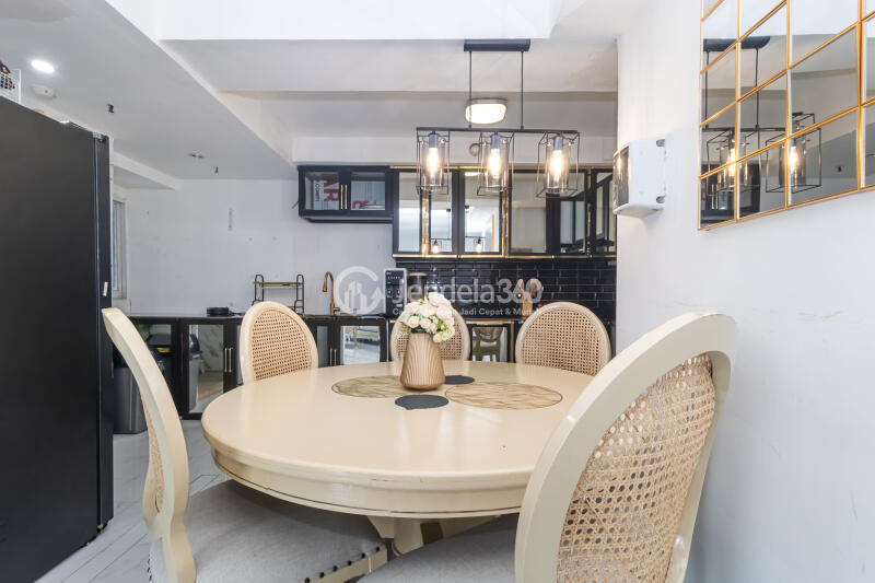Dining Room High Floor 3BR Apartment with City View at Taman Rasuna Apartment