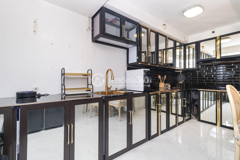 Kitchen High Floor 3BR Apartment with City View at Taman Rasuna Apartment