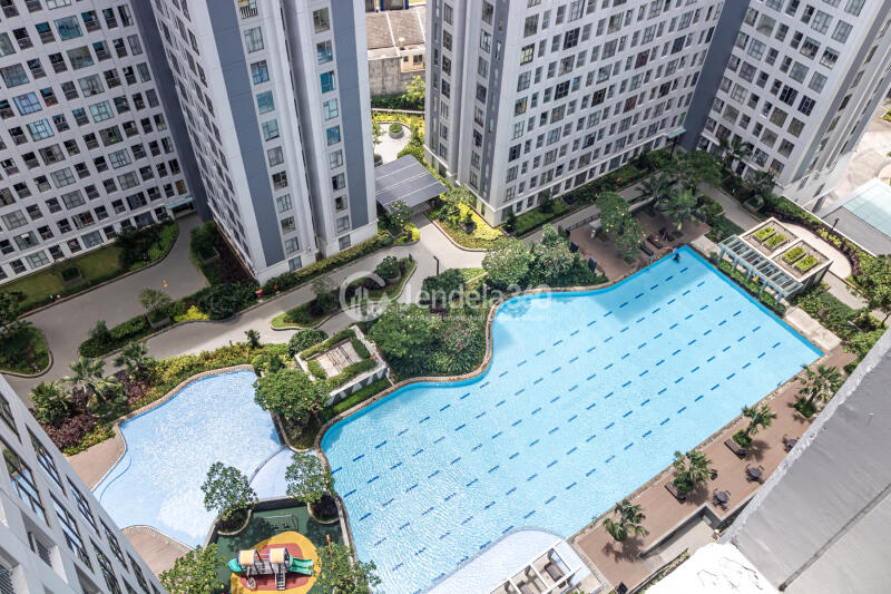 Balcony Lovely Studio Apartment High Floor with Pool View at M Town Residence Serpong