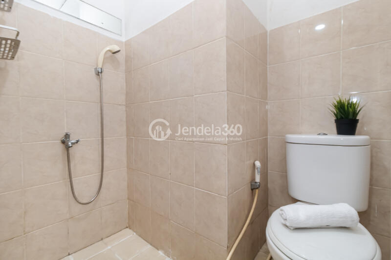 Bathroom Studio Green Bay Pluit Apartment at Middle Floor