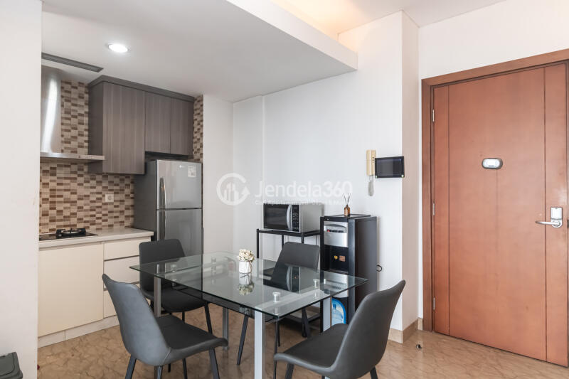 Dining Room Royale SpringHill Residence 1BR View City