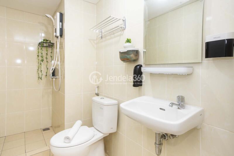 Bathroom 2BR M Town Residence Serpong Apartment at High Floor