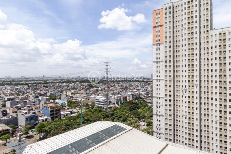 Balcony Studio Green Bay Pluit Apartment at Middle Floor