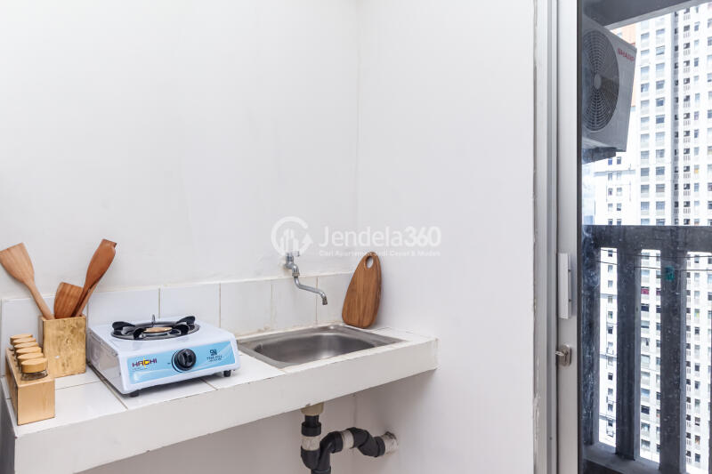 Kitchen Studio Green Bay Pluit Apartment at Middle Floor
