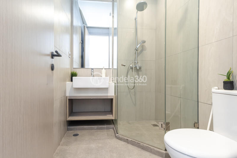 Bathroom Stunning 2BR Apartment High Floor with City View at Fatmawati City Center Apartment