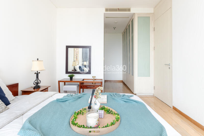 Bedroom 1 Low Floor 2BR Apartment with City View at Izzara Apartment