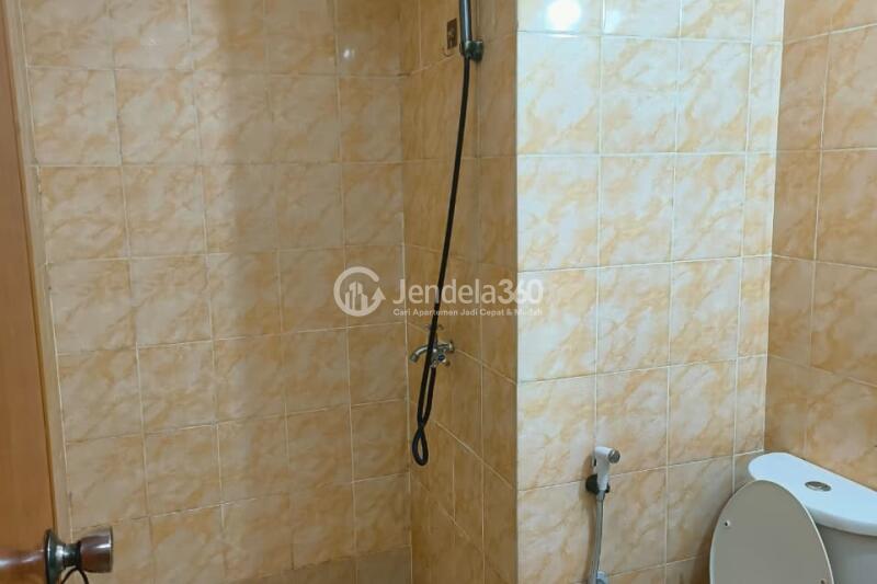 Bathroom Low Floor Studio Apartment with  View at Centro City Apartment