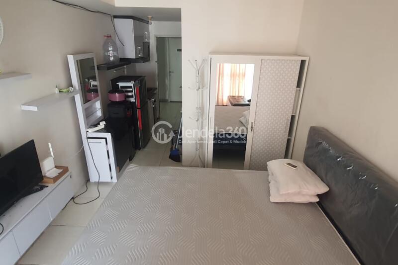 Bedroom Studio Apartment with  View at Tamansari Skylounge Apartment