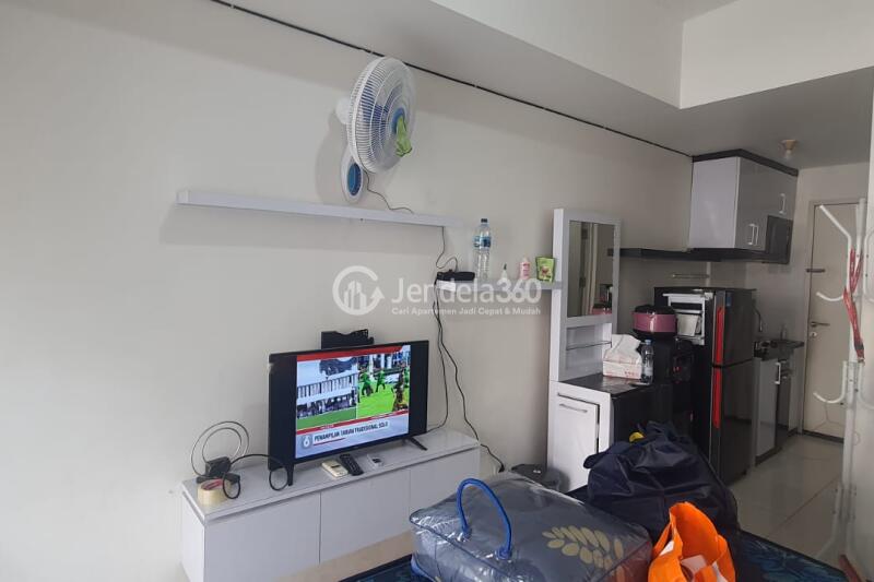 Bedroom Studio Apartment with  View at Tamansari Skylounge Apartment