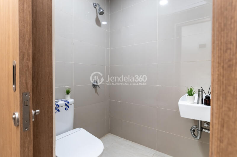 Bathroom High Floor Studio Apartment with City View at B Residence BSD