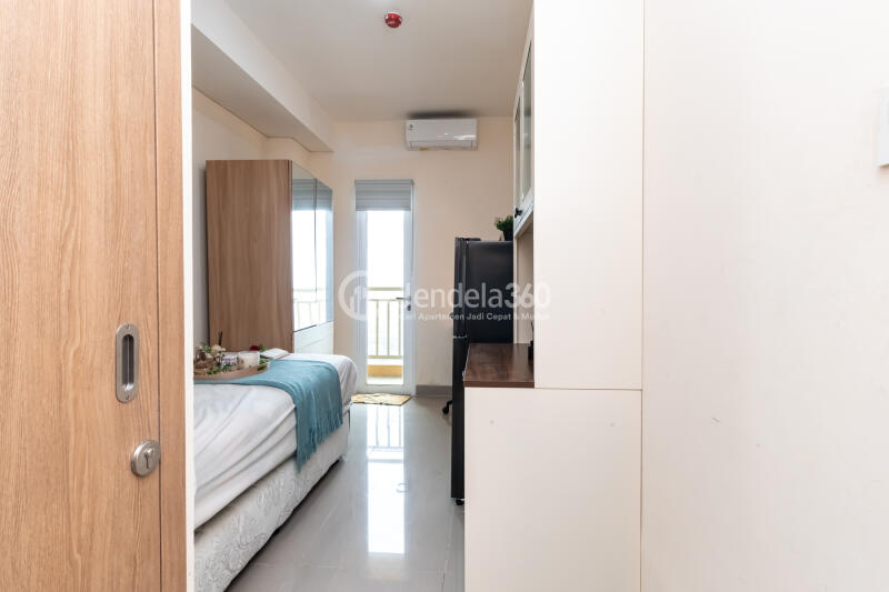 Kitchen High Floor Studio Apartment with City View at B Residence BSD
