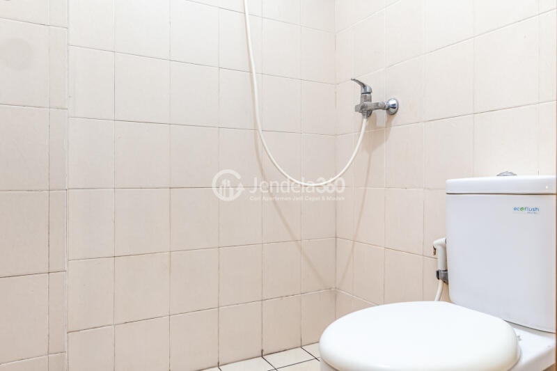 Bathroom Peaceful Studio Apartment High Floor with City View at Tifolia Apartment