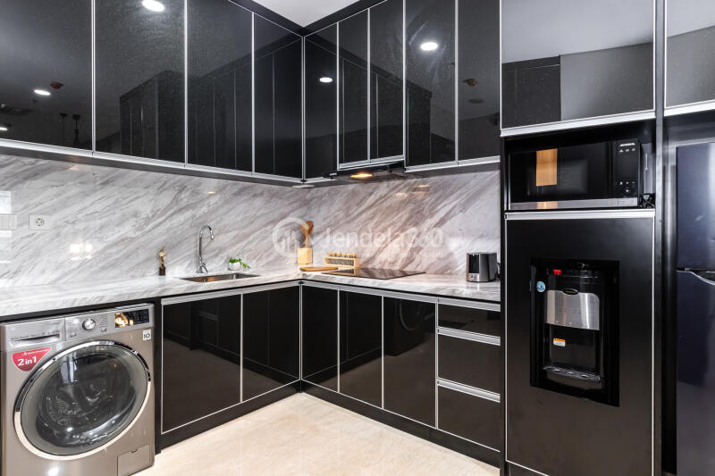 Kitchen Elegant 3BR Apartment Middle Floor with City View at Sudirman Suites Jakarta