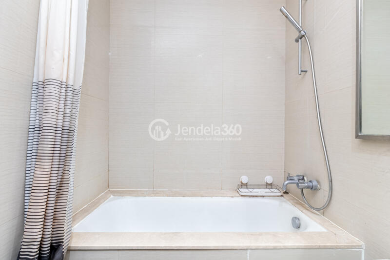 Bathroom 2BR Casa Grande Apartment at Low Floor Swimming Pool View