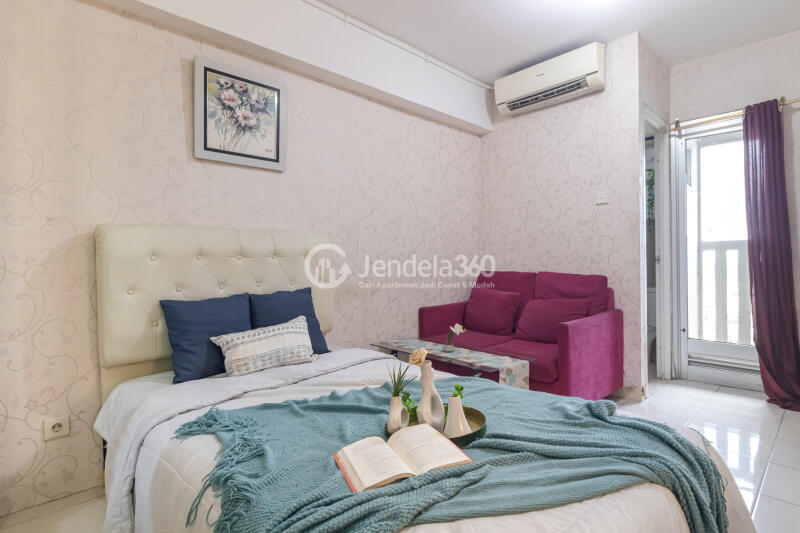 Bedroom Middle Floor Studio Apartment with City View at Green Bay Pluit Apartment