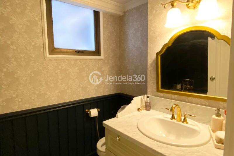 Bathroom 1BR Taman Rasuna Apartment at Tower Tower 1