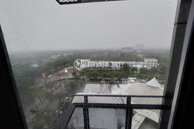 Balcony Middle Floor Studio Apartment with  View at Monroe Jababeka Apartment