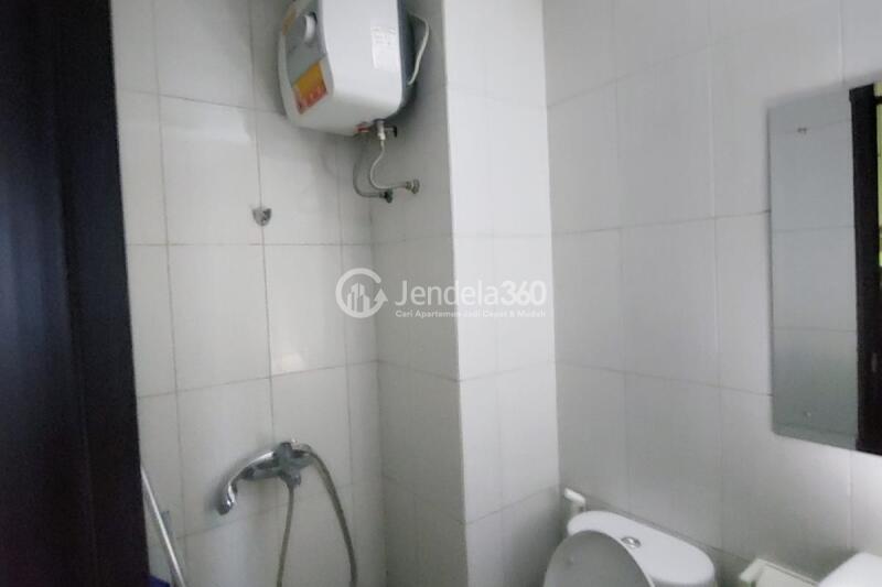Bathroom Middle Floor Studio Apartment with  View at Monroe Jababeka Apartment